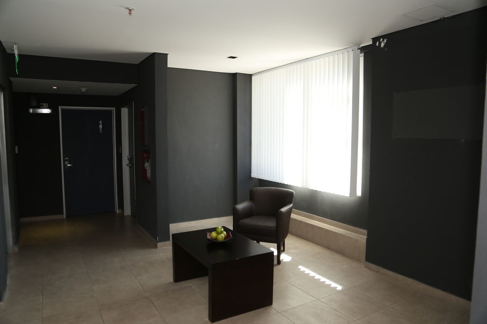 Hotel Neu 354 เนวเก็น ภายนอก รูปภาพ